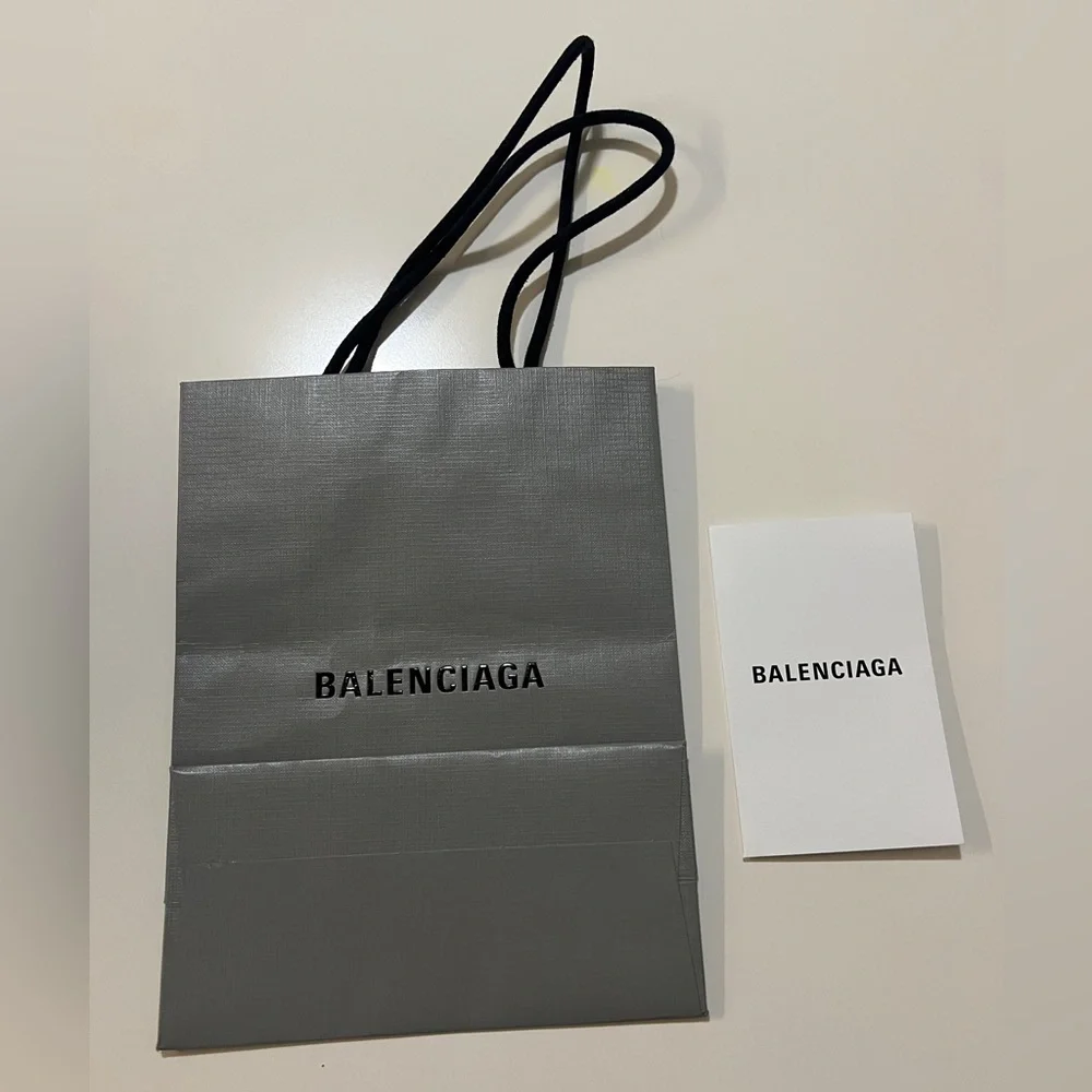 Balenciaga Women's Black Hat - Picture 6 of 6